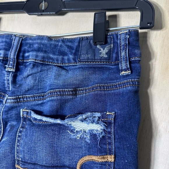 American Eagle Outfitters Blue Distressed Jean Shorts Size 8 Short Booty Shorts - Picture 6 of 8